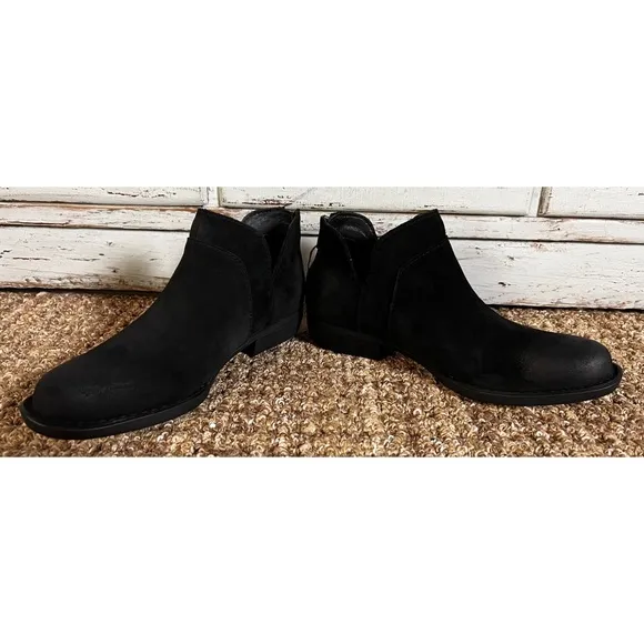 Born Brie Black Suede Boots 6