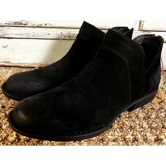 Born Brie Black Suede Boots 6