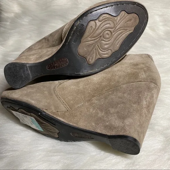 Born Crown‎ Suede Wedge Heel Ankle Boots