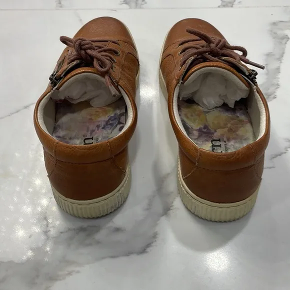 Born hand crafted footwear tan leather with side zipper 9m