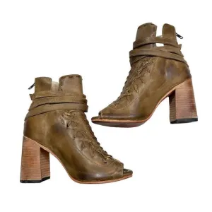 Brand new in Box Freebird by Steven Eagle Peep Toe Heeled Sandals Tan Size 9