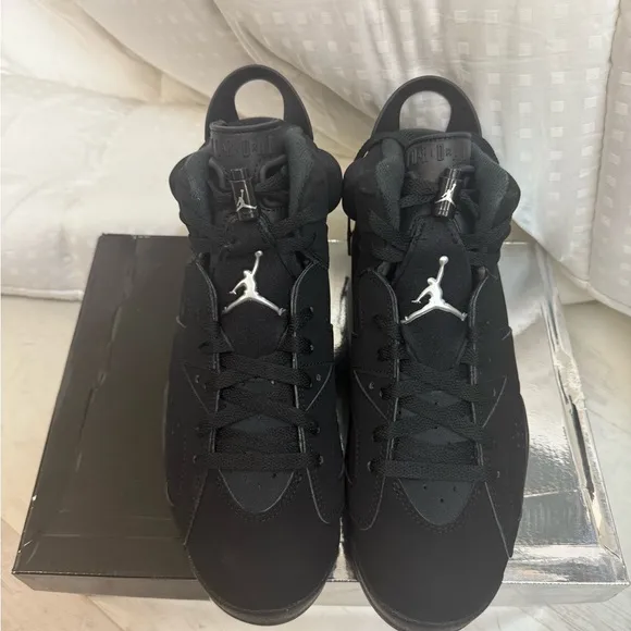 Brand New Retro 6 Black Metallic Sliver Sneakers
