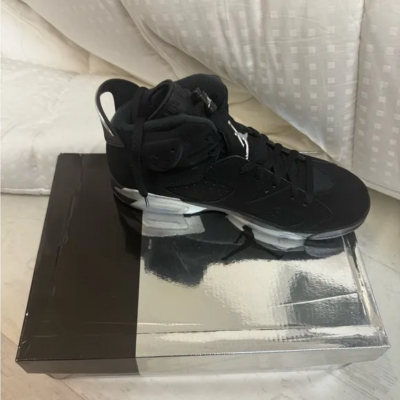 Brand New Retro 6 Black Metallic Sliver Sneakers