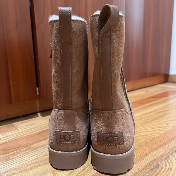 Brand new women’s UGG CLASSIC ZIP SHORT boots.