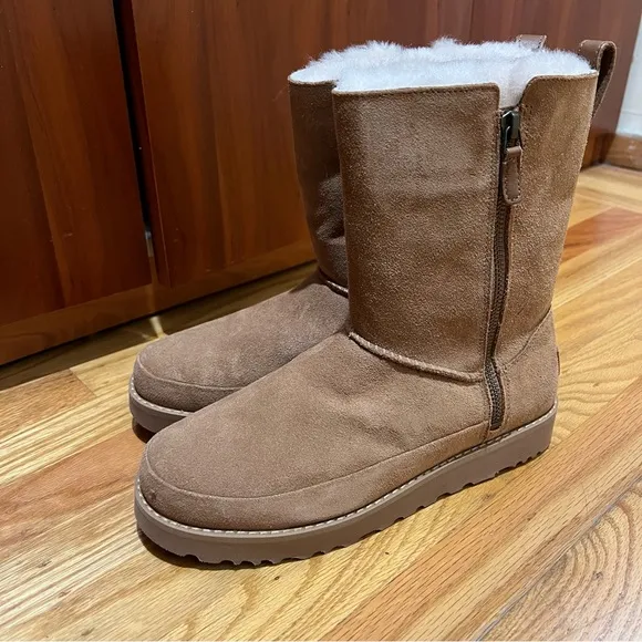 Brand new women’s UGG CLASSIC ZIP SHORT boots.