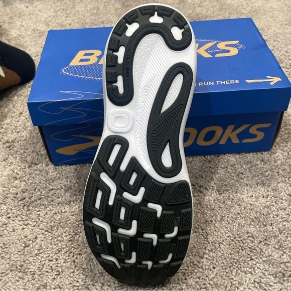 Brooks Men's Adrenaline GTS 24 Running Shoes, Black/White Size 13 D 1104371D087