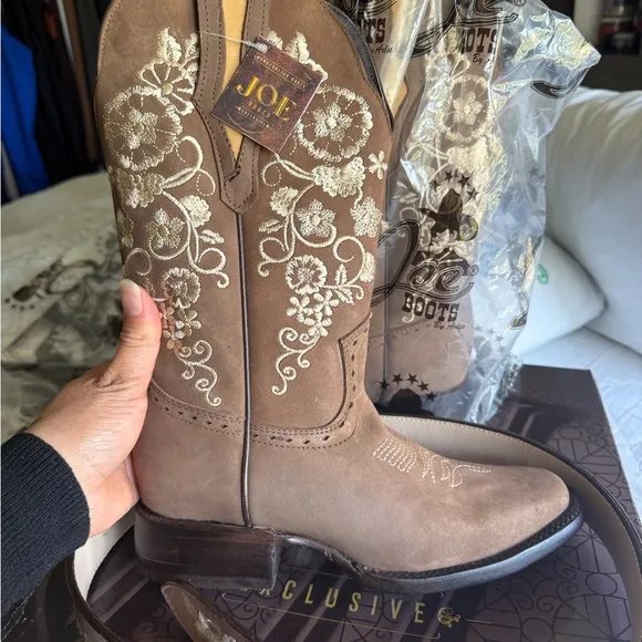 Brown Ankle Boots with Floral Embroidery