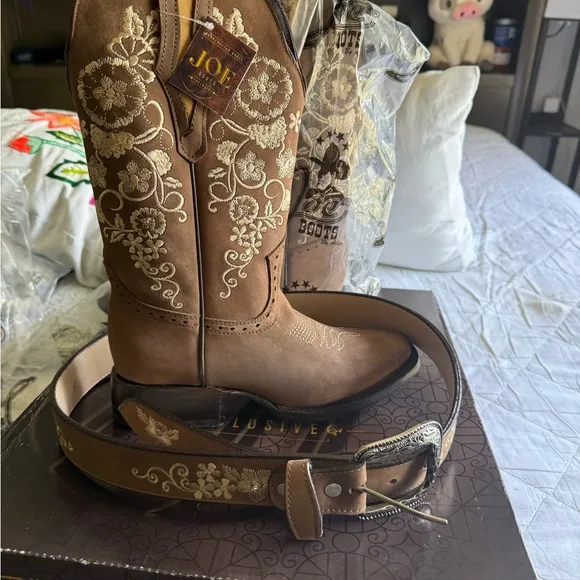 Brown Ankle Boots with Floral Embroidery