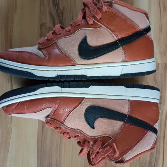 Bundle Nike jordan And Vans Sneakers. Size 8 -9
