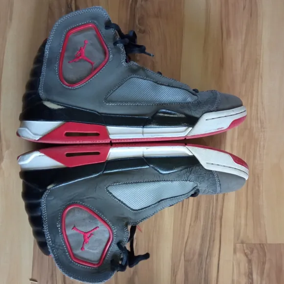 Bundle Nike jordan And Vans Sneakers. Size 8 -9