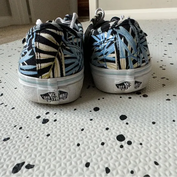 Bundle of Kids Shoes- Sizes 3-4