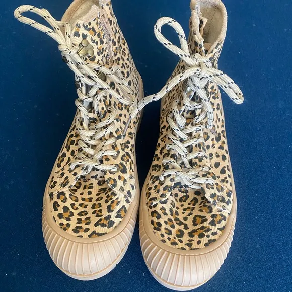 Canvas high tops in animal print by PROMOD- from Bordeaux, France 🇫🇷 Brand NEW