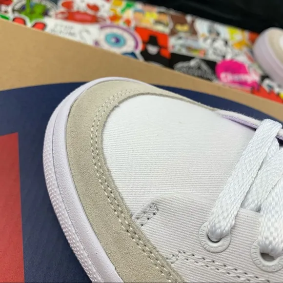 Champion Bandit White Skate Shoes Womens Various
