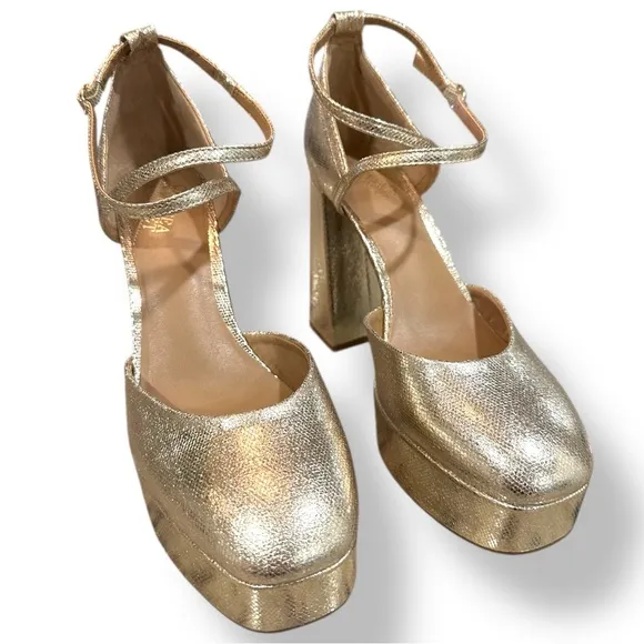 Chelsea &amp; Violet Gold Platform Heels Size 9
