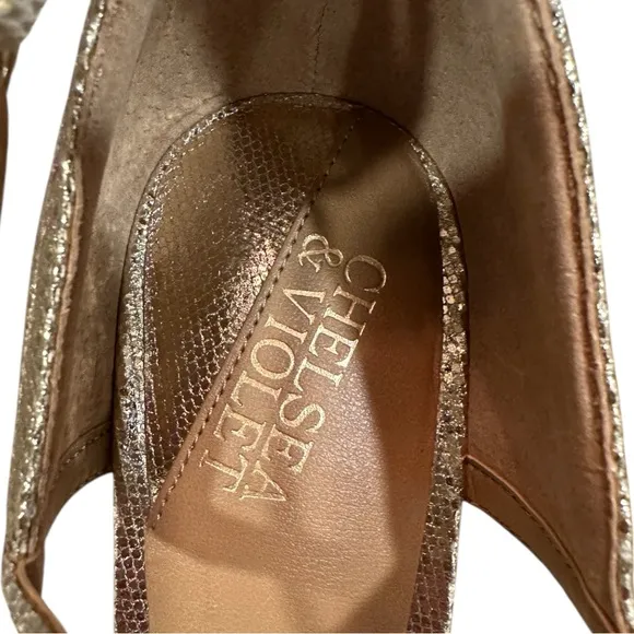 Chelsea &amp; Violet Gold Platform Heels Size 9