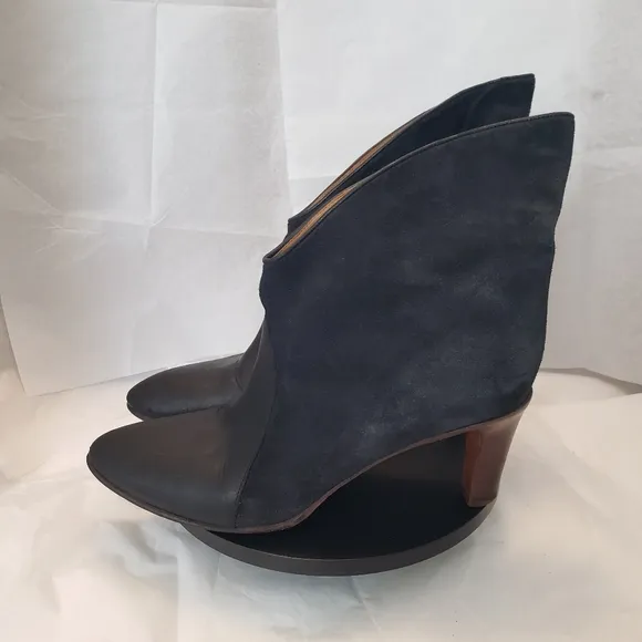 Chloe Kole Suede Leather Asymmetrical Fold Heel Boots Size 39 US 9  Blue