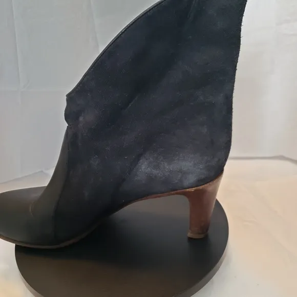 Chloe Kole Suede Leather Asymmetrical Fold Heel Boots Size 39 US 9  Blue