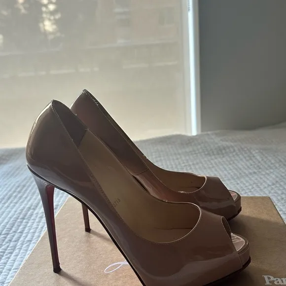 Christian Louboutin Very Privé shoes 37.5 authentic