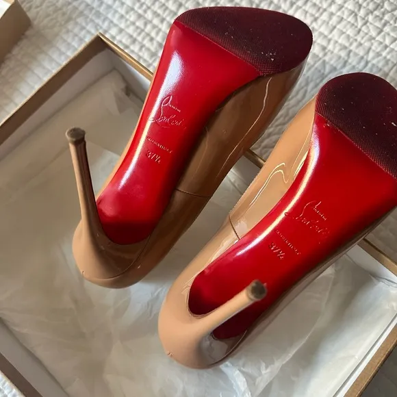 Christian Louboutin Very Privé shoes 37.5 authentic
