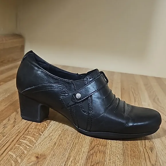 Clark's Artisan Short Slip On Booties Shoes 7.5W