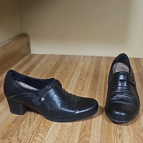 Clark's Artisan Short Slip On Booties Shoes 7.5W