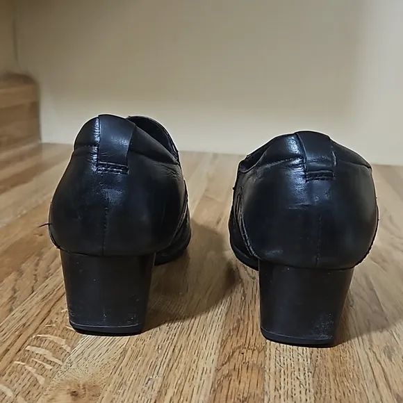 Clark's Artisan Short Slip On Booties Shoes 7.5W