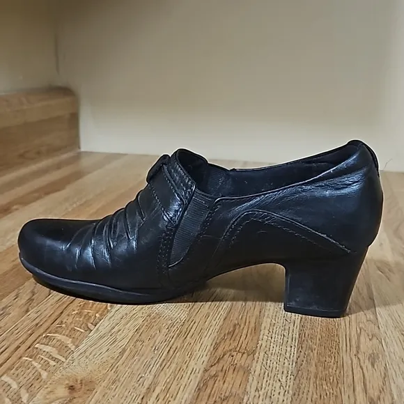 Clark's Artisan Short Slip On Booties Shoes 7.5W