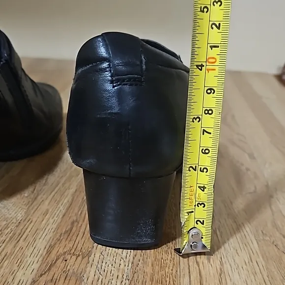 Clark's Artisan Short Slip On Booties Shoes 7.5W