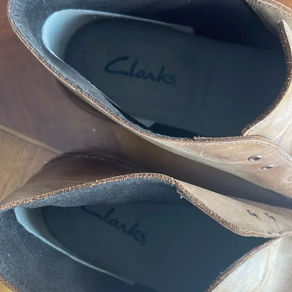 Clark’s chukka boots with leather Material and Classic Design
