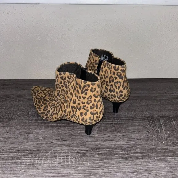 Clarks Linvale Judith Suede Leopard  Pointed Toe Heel Ankle Boots Size 7.5