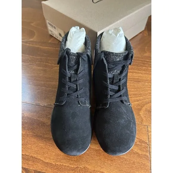 Clarks Women's 5.5 M Roseville Lace Black Lace Up Ankle Boots Suede NEW
