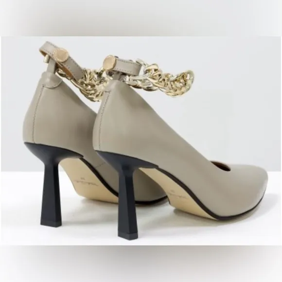 Classic suede shoes with chain