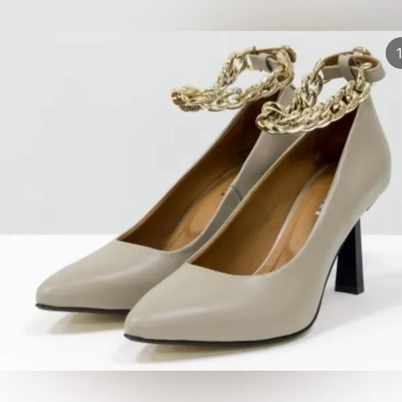 Classic suede shoes with chain