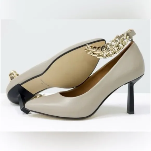 Classic suede shoes with chain