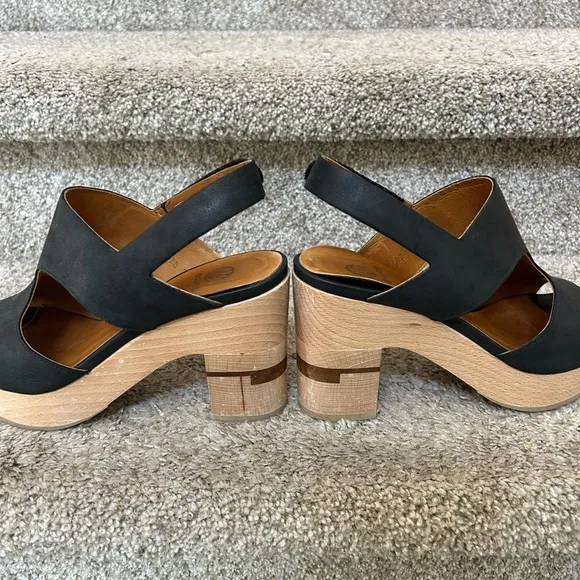 Cocolico Varick platform sandals. Leather and wood. Limited puzzle wood series