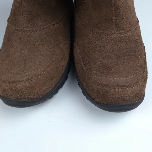Columbia  kids size 1 suede Quilted boots