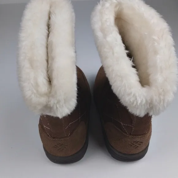 Columbia  kids size 1 suede Quilted boots