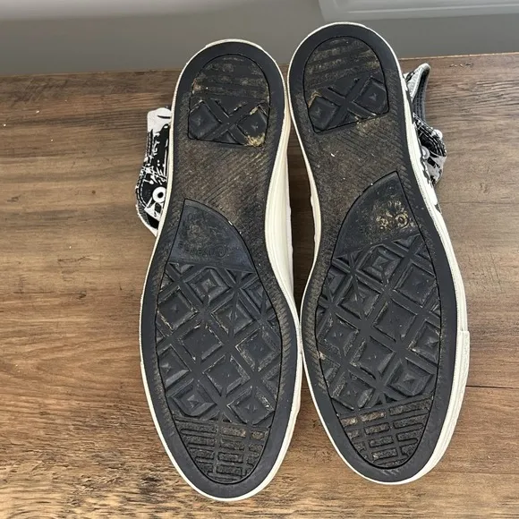 Converse Chuck Taylor All Star World Skulls Hi-Tops Men 10 Women 12
