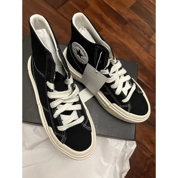 Converse Chuck Taylor Cruise Women's 6.5 Black White Platform Shoes
