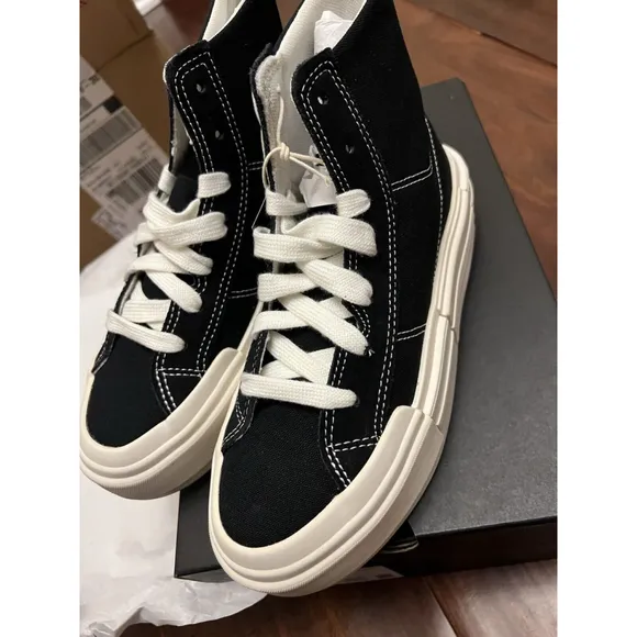 Converse Chuck Taylor Cruise Women's 6.5 Black White Platform Shoes