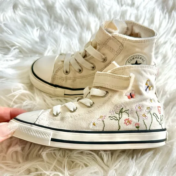 🌸🐝Converse floral embroidered high tops toddler HTF