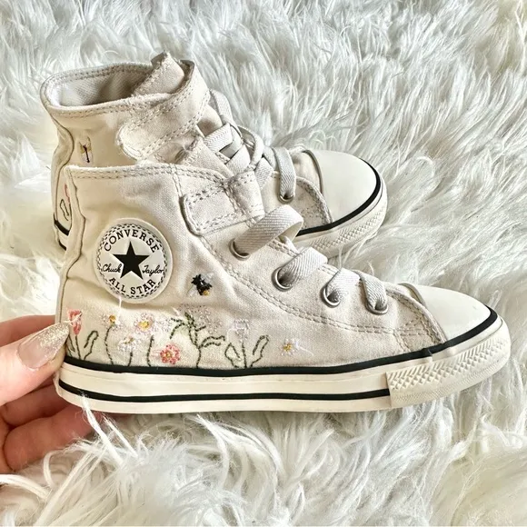 🌸🐝Converse floral embroidered high tops toddler HTF