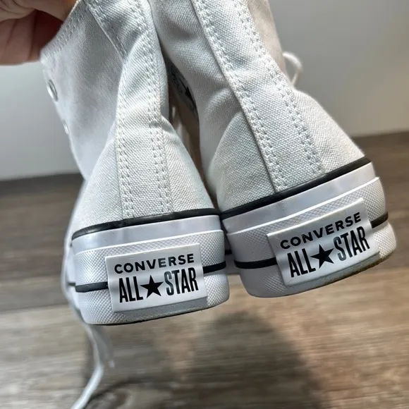 Converse White High-Top Sneakers woman’s size 6 (b61)