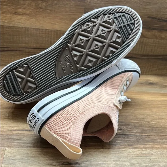 Converse Women's Peach Sneakers
