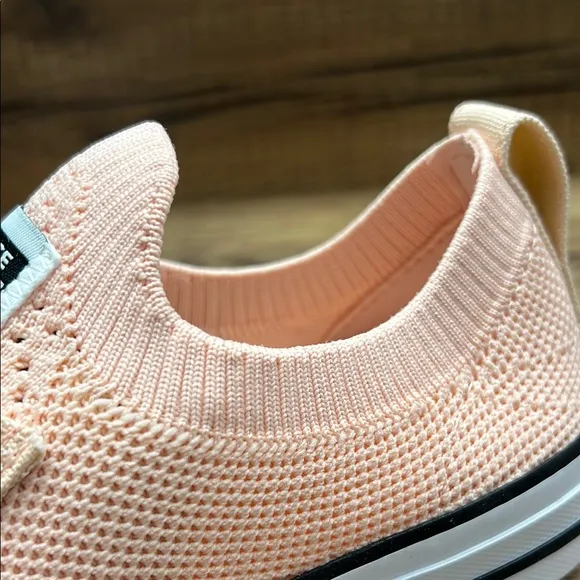 Converse Women's Peach Sneakers