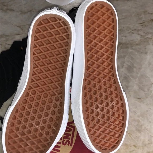 COPY - Vans Off the Wall high tops