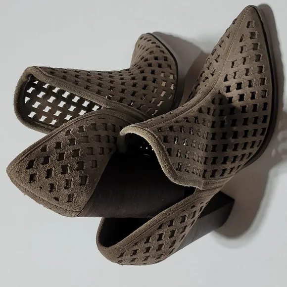 COPY - VINCE CAMUTO WESTERN POINTED TOE PUMPS PERFORATED BROWN SUEDE ANKLE BOOT…