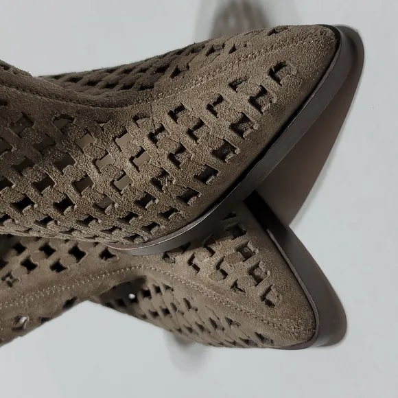 COPY - VINCE CAMUTO WESTERN POINTED TOE PUMPS PERFORATED BROWN SUEDE ANKLE BOOT…