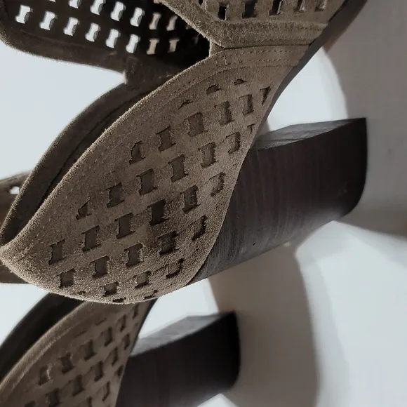 COPY - VINCE CAMUTO WESTERN POINTED TOE PUMPS PERFORATED BROWN SUEDE ANKLE BOOT…