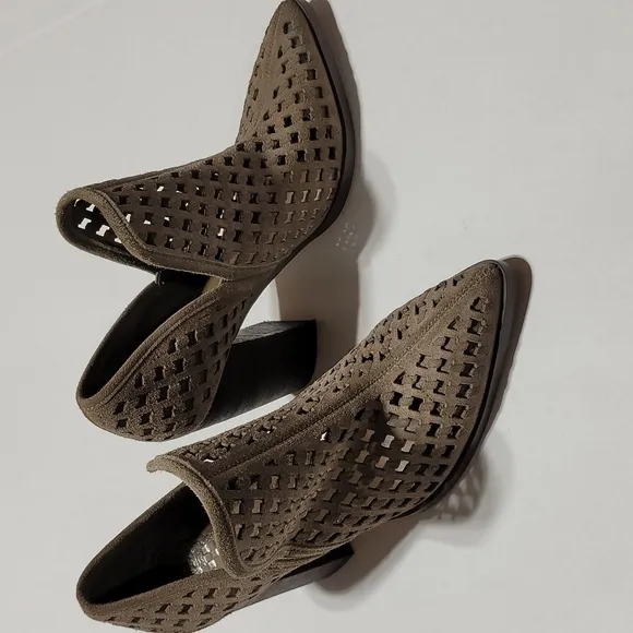COPY - VINCE CAMUTO WESTERN POINTED TOE PUMPS PERFORATED BROWN SUEDE ANKLE BOOT…